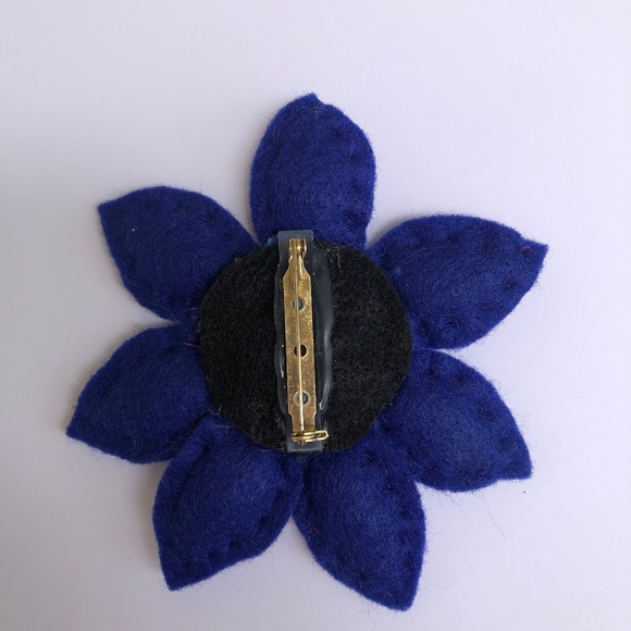 Hand-sewn Happy Face Flower Pin in blue pink tie-dye - Picture 3 of 4